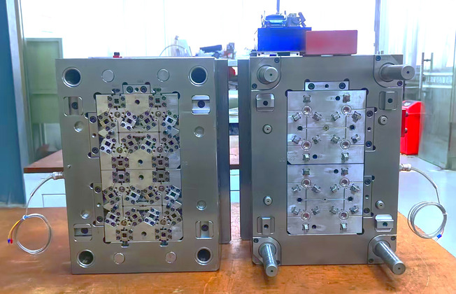 8-cavity knob mould