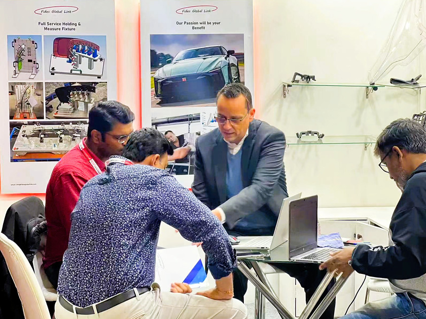 Fides Global Link at a trade fair in India, Marcus Schlundt with customers